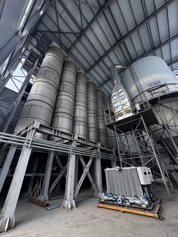 Vertical silos for raw material storage at the ceramic tile factory in Kyrgyzstan, delivered from Italy